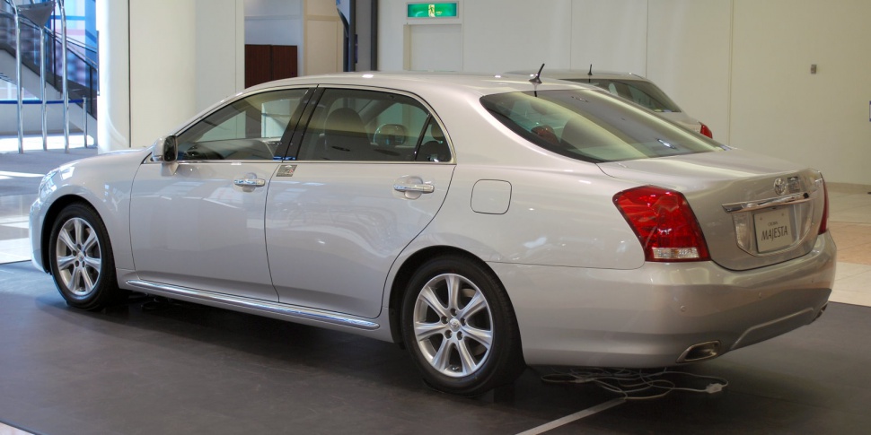 Toyota Crown Majesta V (S200) 4.3 i-Four V8 32V (280 Hp) 4x4 Automatic